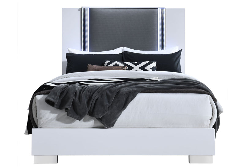 Ylime - 3 Piece Bedroom Set (Dresser, Mirror, Nightstand) - Smooth White