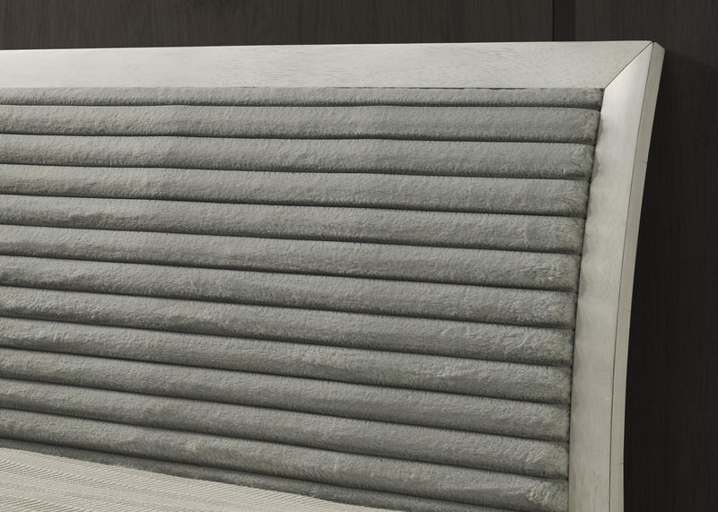 B320 - Oak Chest - Antique White