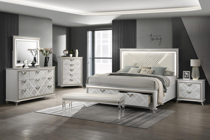 B026 - Bench - White